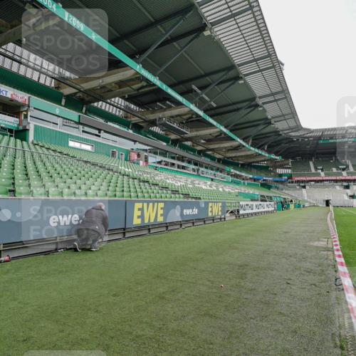 05.10.2025 - 20. swb-Marathon Bremen Michael Burmester http://msf.ph/oto/9227118 05.10.2025 11:49:00 Laufen im Stadion  meine-sportfotos.de