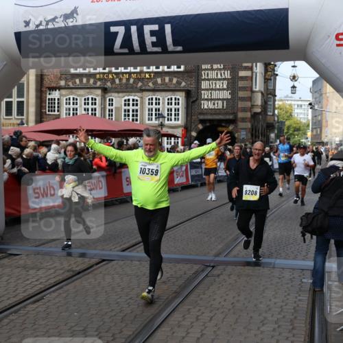05.10.2025 - 20. swb-Marathon Bremen Yannick Fuchs http://msf.ph/oto/9227120 05.10.2025 11:01:08 Ziel 9208, 9305, 9600, 9954, 10228, 10258, 10359, 11053 meine-sportfotos.de