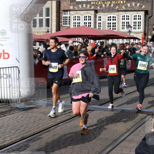05.10.2025 - 20. swb-Marathon Bremen Yannick Fuchs http://msf.ph/oto/9227122 05.10.2025 10:58:02 Ziel 9221, 9568, 9719, 10219, 10577, 10651, 10703, 10834, 10890, 10975, 11023, 11116, 11301, 11457, 11469, 11564, 11575, 11663, 11744 meine-sportfotos.de