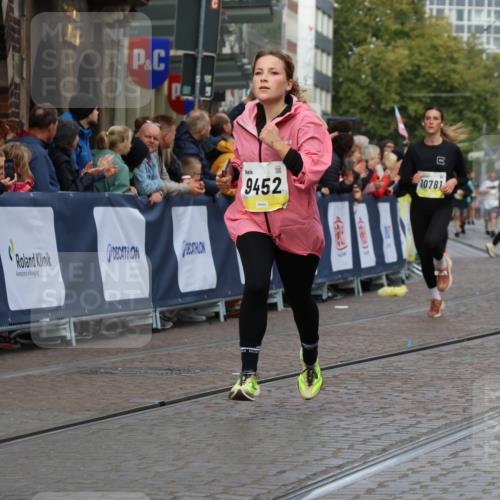 05.10.2025 - 20. swb-Marathon Bremen Strokosch-Dieckow http://msf.ph/oto/9227128 05.10.2025 10:49:45 Ziel 9218, 9369, 9452, 9696, 9761, 9889, 10346, 10726, 10781, 11091, 11692 meine-sportfotos.de