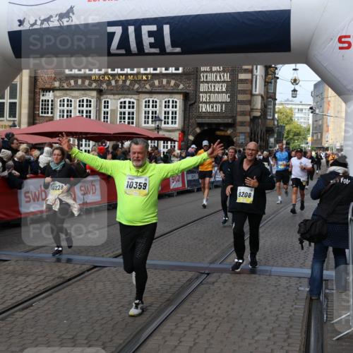05.10.2025 - 20. swb-Marathon Bremen Yannick Fuchs http://msf.ph/oto/9227131 05.10.2025 11:01:08 Ziel 9208, 9305, 9600, 9954, 10228, 10258, 10359, 11053 meine-sportfotos.de