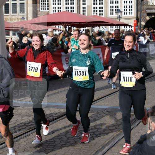 05.10.2025 - 20. swb-Marathon Bremen Yannick Fuchs http://msf.ph/oto/9227136 05.10.2025 10:58:03 Ziel 9221, 9568, 9719, 10219, 10577, 10651, 10703, 10834, 10890, 10975, 11023, 11116, 11301, 11469, 11564, 11575, 11663 meine-sportfotos.de