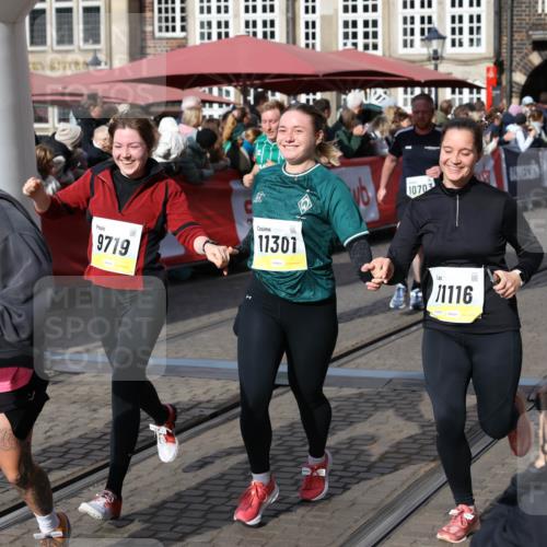 05.10.2025 - 20. swb-Marathon Bremen Yannick Fuchs http://msf.ph/oto/9227142 05.10.2025 10:58:03 Ziel 9221, 9568, 9719, 10219, 10577, 10651, 10703, 10834, 10890, 10975, 11023, 11116, 11301, 11469, 11564, 11575, 11663 meine-sportfotos.de