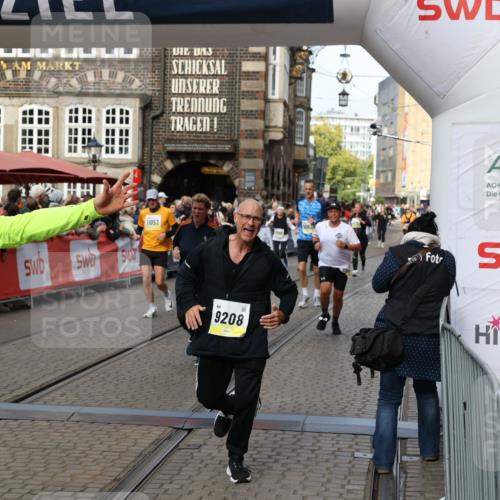 05.10.2025 - 20. swb-Marathon Bremen Yannick Fuchs http://msf.ph/oto/9227145 05.10.2025 11:01:08 Ziel 9208, 9305, 9600, 9954, 10228, 10258, 10359, 11053 meine-sportfotos.de