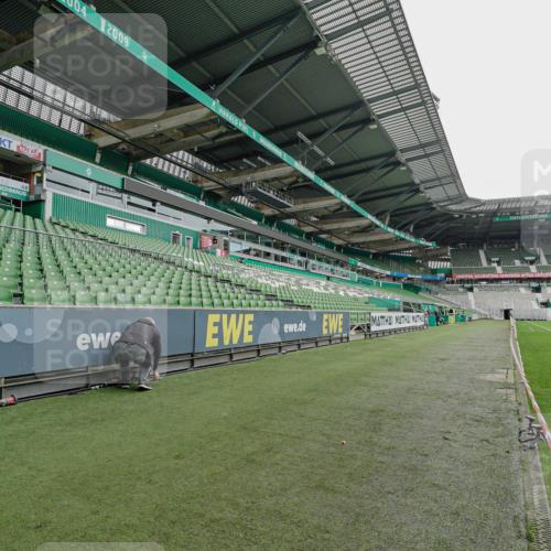 05.10.2025 - 20. swb-Marathon Bremen Michael Burmester http://msf.ph/oto/9227146 05.10.2025 11:49:28 Laufen im Stadion  meine-sportfotos.de