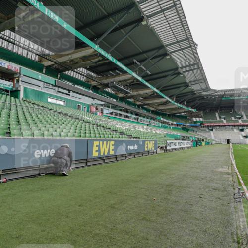 05.10.2025 - 20. swb-Marathon Bremen Michael Burmester http://msf.ph/oto/9227150 05.10.2025 11:49:28 Laufen im Stadion  meine-sportfotos.de