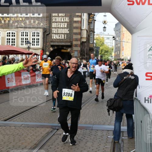 05.10.2025 - 20. swb-Marathon Bremen Yannick Fuchs http://msf.ph/oto/9227152 05.10.2025 11:01:08 Ziel 9208, 9305, 9600, 9954, 10228, 10258, 10359, 11053 meine-sportfotos.de