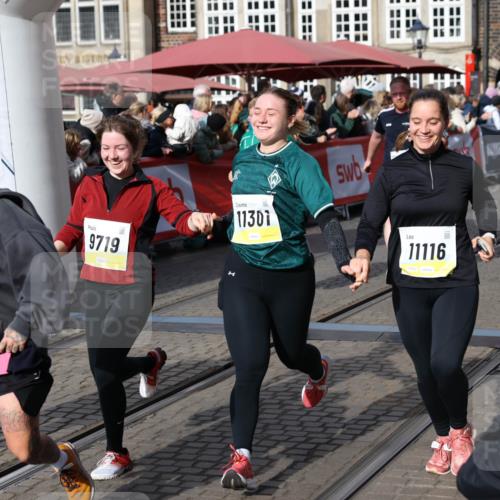 05.10.2025 - 20. swb-Marathon Bremen Yannick Fuchs http://msf.ph/oto/9227154 05.10.2025 10:58:03 Ziel 9221, 9568, 9719, 10219, 10577, 10651, 10703, 10834, 10890, 10975, 11023, 11116, 11301, 11469, 11564, 11575, 11663 meine-sportfotos.de