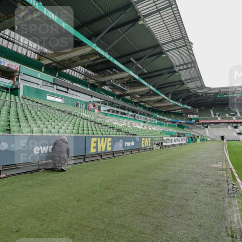 05.10.2025 - 20. swb-Marathon Bremen Michael Burmester http://msf.ph/oto/9227157 05.10.2025 11:49:32 Laufen im Stadion  meine-sportfotos.de