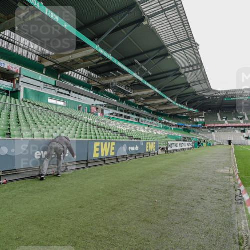 05.10.2025 - 20. swb-Marathon Bremen Michael Burmester http://msf.ph/oto/9227168 05.10.2025 11:49:51 Laufen im Stadion  meine-sportfotos.de