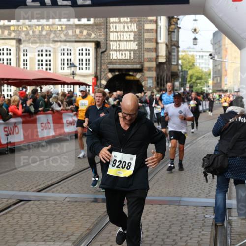 05.10.2025 - 20. swb-Marathon Bremen Yannick Fuchs http://msf.ph/oto/9227172 05.10.2025 11:01:09 Ziel 9208, 9305, 9600, 9954, 10228, 10258, 10359, 10630, 11053 meine-sportfotos.de