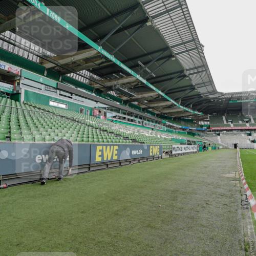 05.10.2025 - 20. swb-Marathon Bremen Michael Burmester http://msf.ph/oto/9227176 05.10.2025 11:49:52 Laufen im Stadion  meine-sportfotos.de