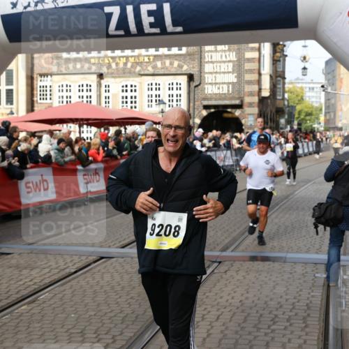 05.10.2025 - 20. swb-Marathon Bremen Yannick Fuchs http://msf.ph/oto/9227178 05.10.2025 11:01:10 Ziel 9208, 9305, 9600, 9954, 10228, 10258, 10359, 10477, 10630, 11053, 11719 meine-sportfotos.de