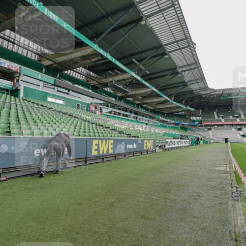 05.10.2025 - 20. swb-Marathon Bremen Michael Burmester http://msf.ph/oto/9227181 05.10.2025 11:49:53 Laufen im Stadion  meine-sportfotos.de