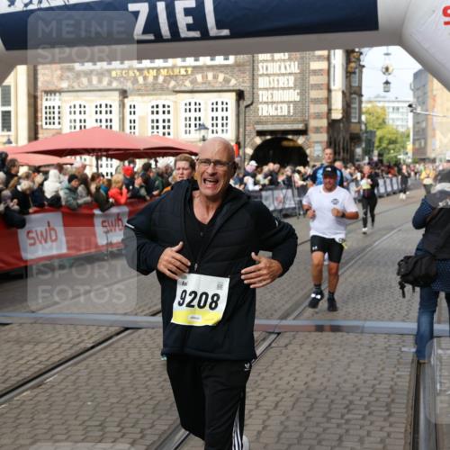 05.10.2025 - 20. swb-Marathon Bremen Yannick Fuchs http://msf.ph/oto/9227183 05.10.2025 11:01:10 Ziel 9208, 9305, 9600, 9954, 10228, 10258, 10359, 10477, 10630, 11053, 11719 meine-sportfotos.de