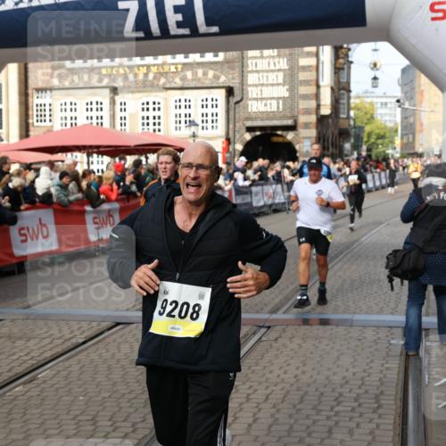 05.10.2025 - 20. swb-Marathon Bremen Yannick Fuchs http://msf.ph/oto/9227185 05.10.2025 11:01:10 Ziel 9208, 9305, 9600, 9954, 10228, 10258, 10359, 10477, 10630, 11053, 11719 meine-sportfotos.de