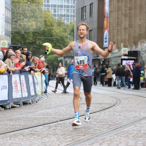 05.10.2025 - 20. swb-Marathon Bremen Strokosch-Dieckow http://msf.ph/oto/9227193 05.10.2025 12:22:06 Ziel 485 meine-sportfotos.de