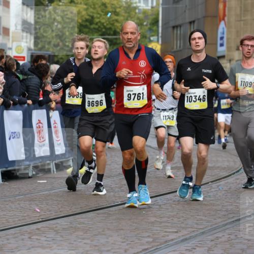05.10.2025 - 20. swb-Marathon Bremen Strokosch-Dieckow http://msf.ph/oto/9227195 05.10.2025 10:49:48 Ziel 9218, 9369, 9452, 9696, 9761, 9889, 10159, 10346, 10781, 11091, 11749 meine-sportfotos.de