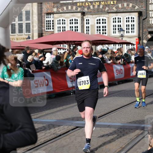 05.10.2025 - 20. swb-Marathon Bremen Yannick Fuchs http://msf.ph/oto/9227202 05.10.2025 10:58:04 Ziel 9221, 9568, 9719, 10219, 10577, 10651, 10703, 10834, 10975, 11023, 11116, 11301, 11469, 11564, 11663 meine-sportfotos.de
