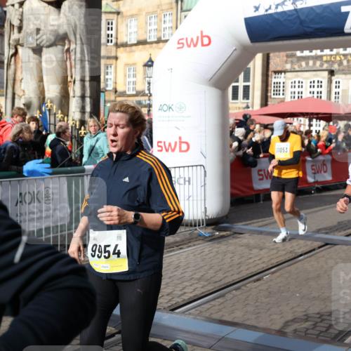 05.10.2025 - 20. swb-Marathon Bremen Yannick Fuchs http://msf.ph/oto/9227210 05.10.2025 11:01:11 Ziel 9208, 9305, 9600, 9954, 10228, 10359, 10477, 10630, 11053, 11719 meine-sportfotos.de