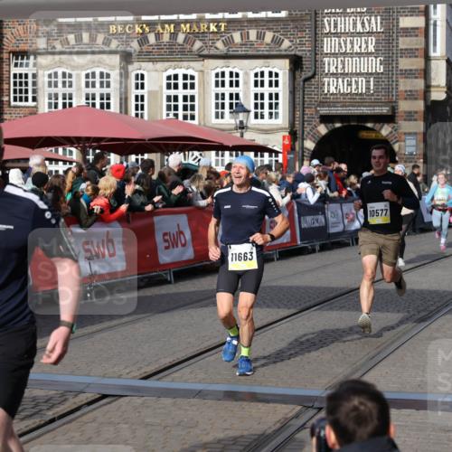 05.10.2025 - 20. swb-Marathon Bremen Yannick Fuchs http://msf.ph/oto/9227240 05.10.2025 10:58:05 Ziel 9221, 9568, 9719, 10577, 10651, 10703, 10793, 10834, 10975, 11023, 11116, 11301, 11469, 11663 meine-sportfotos.de