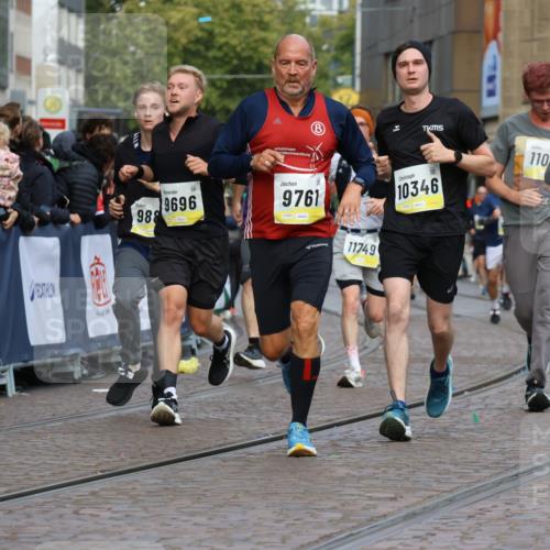 05.10.2025 - 20. swb-Marathon Bremen Strokosch-Dieckow http://msf.ph/oto/9227243 05.10.2025 10:49:48 Ziel 9218, 9369, 9452, 9696, 9761, 9889, 10159, 10346, 10781, 11091, 11749 meine-sportfotos.de