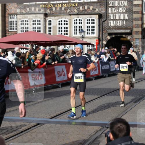 05.10.2025 - 20. swb-Marathon Bremen Yannick Fuchs http://msf.ph/oto/9227251 05.10.2025 10:58:05 Ziel 9221, 9568, 9719, 10577, 10651, 10703, 10793, 10834, 10975, 11023, 11116, 11301, 11469, 11663 meine-sportfotos.de