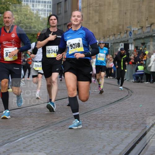 05.10.2025 - 20. swb-Marathon Bremen Strokosch-Dieckow http://msf.ph/oto/9227260 05.10.2025 10:49:49 Ziel 9218, 9369, 9696, 9761, 9889, 10159, 10346, 10781, 11091, 11642, 11749 meine-sportfotos.de