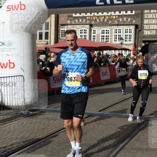 05.10.2025 - 20. swb-Marathon Bremen Yannick Fuchs http://msf.ph/oto/9227267 05.10.2025 11:01:14 Ziel 9208, 9305, 9443, 9880, 9954, 10228, 10359, 10477, 10630, 11053, 11524, 11719 meine-sportfotos.de