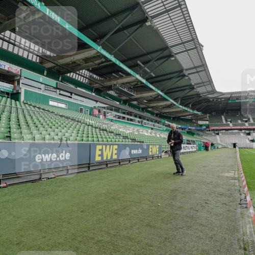 05.10.2025 - 20. swb-Marathon Bremen Michael Burmester http://msf.ph/oto/9227270 05.10.2025 11:52:06 Laufen im Stadion 1040 meine-sportfotos.de
