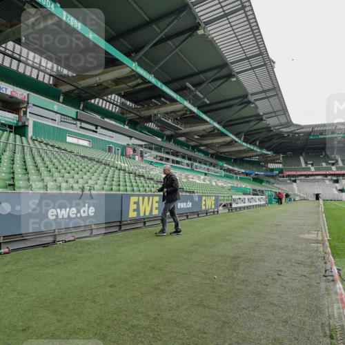 05.10.2025 - 20. swb-Marathon Bremen Michael Burmester http://msf.ph/oto/9227277 05.10.2025 11:52:08 Laufen im Stadion 1040 meine-sportfotos.de