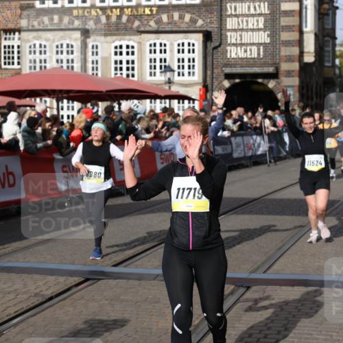 05.10.2025 - 20. swb-Marathon Bremen Yannick Fuchs http://msf.ph/oto/9227299 05.10.2025 11:01:15 Ziel 9305, 9443, 9880, 9954, 10477, 10630, 11053, 11524, 11719 meine-sportfotos.de