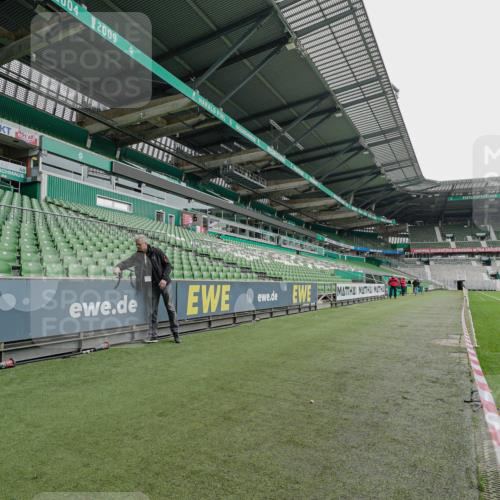 05.10.2025 - 20. swb-Marathon Bremen Michael Burmester http://msf.ph/oto/9227302 05.10.2025 11:52:27 Laufen im Stadion 1040 meine-sportfotos.de