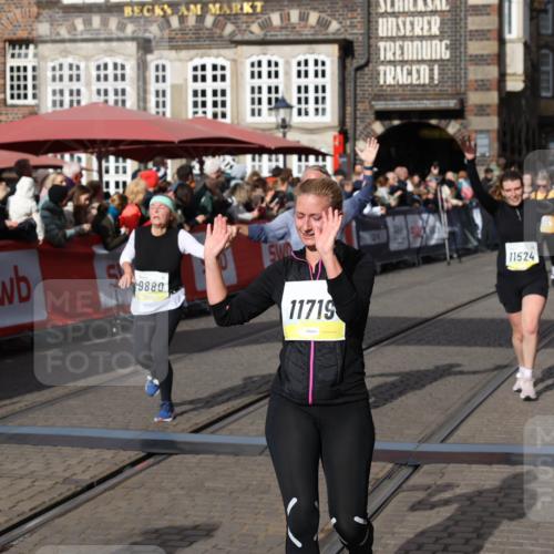 05.10.2025 - 20. swb-Marathon Bremen Yannick Fuchs http://msf.ph/oto/9227304 05.10.2025 11:01:15 Ziel 9305, 9443, 9880, 9954, 10477, 10630, 11053, 11524, 11719 meine-sportfotos.de