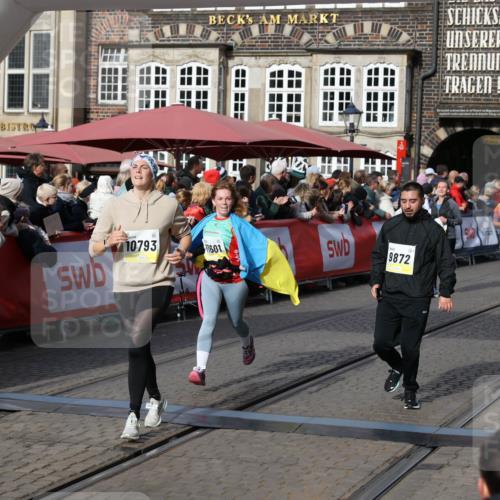 05.10.2025 - 20. swb-Marathon Bremen Yannick Fuchs http://msf.ph/oto/9227312 05.10.2025 10:58:09 Ziel 9568, 9576, 9582, 9719, 9872, 10127, 10395, 10577, 10703, 10793, 11058, 11116, 11301, 11601, 11663 meine-sportfotos.de