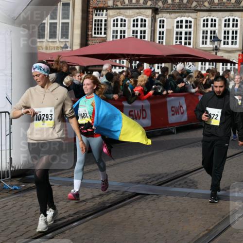 05.10.2025 - 20. swb-Marathon Bremen Yannick Fuchs http://msf.ph/oto/9227343 05.10.2025 10:58:10 Ziel 9568, 9576, 9582, 9872, 10127, 10395, 10459, 10577, 10703, 10793, 11058, 11601, 11663 meine-sportfotos.de