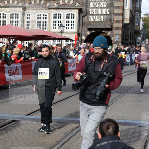 05.10.2025 - 20. swb-Marathon Bremen Yannick Fuchs http://msf.ph/oto/9227358 05.10.2025 10:58:11 Ziel 9576, 9582, 9872, 10127, 10395, 10459, 10577, 10793, 11058, 11601, 11663 meine-sportfotos.de