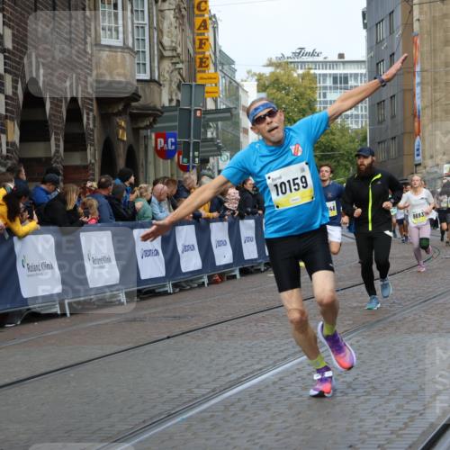 05.10.2025 - 20. swb-Marathon Bremen Strokosch-Dieckow http://msf.ph/oto/9227371 05.10.2025 10:49:55 Ziel 9369, 9676, 9693, 9696, 9803, 10159, 10543, 10868, 10946, 11091, 11642, 11749 meine-sportfotos.de