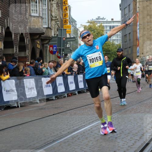 05.10.2025 - 20. swb-Marathon Bremen Strokosch-Dieckow http://msf.ph/oto/9227384 05.10.2025 10:49:55 Ziel 9369, 9676, 9693, 9696, 9803, 10159, 10543, 10868, 10946, 11091, 11642, 11749 meine-sportfotos.de