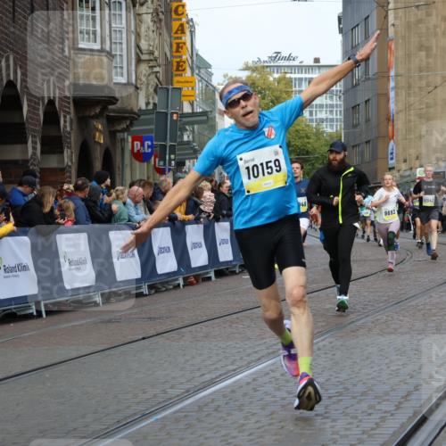 05.10.2025 - 20. swb-Marathon Bremen Strokosch-Dieckow http://msf.ph/oto/9227394 05.10.2025 10:49:55 Ziel 9369, 9676, 9693, 9696, 9803, 10159, 10543, 10868, 10946, 11091, 11642, 11749 meine-sportfotos.de