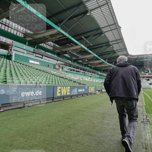 05.10.2025 - 20. swb-Marathon Bremen Michael Burmester http://msf.ph/oto/9227400 05.10.2025 11:53:10 Laufen im Stadion 408 meine-sportfotos.de