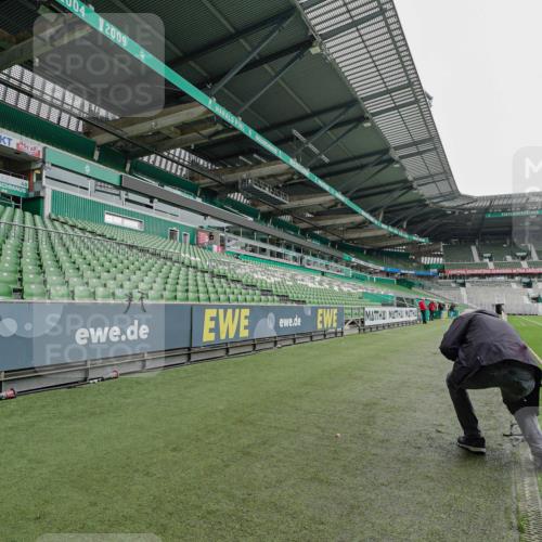 05.10.2025 - 20. swb-Marathon Bremen Michael Burmester http://msf.ph/oto/9227404 05.10.2025 11:53:11 Laufen im Stadion 408 meine-sportfotos.de