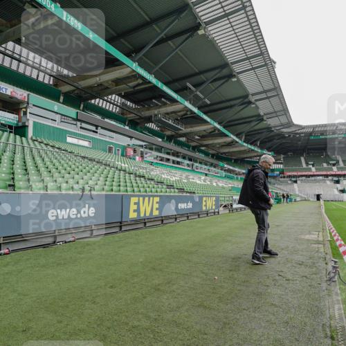 05.10.2025 - 20. swb-Marathon Bremen Michael Burmester http://msf.ph/oto/9227440 05.10.2025 11:53:49 Laufen im Stadion 408 meine-sportfotos.de