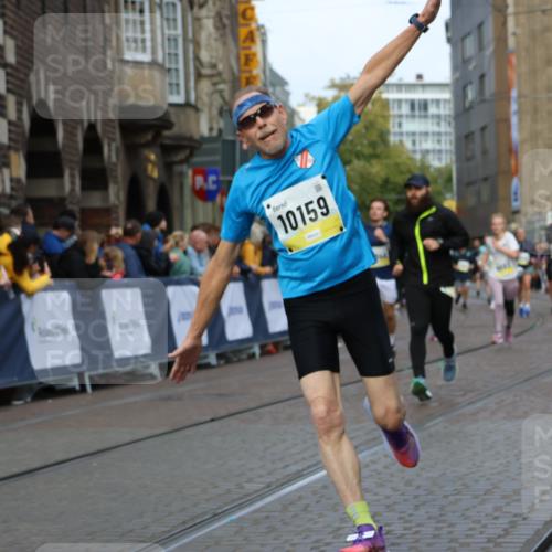 05.10.2025 - 20. swb-Marathon Bremen Strokosch-Dieckow http://msf.ph/oto/9227460 05.10.2025 10:49:56 Ziel 9676, 9693, 9803, 10159, 10543, 10868, 10946, 11642, 11749 meine-sportfotos.de