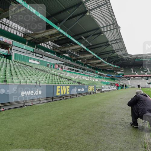 05.10.2025 - 20. swb-Marathon Bremen Michael Burmester http://msf.ph/oto/9227467 05.10.2025 11:54:21 Laufen im Stadion  meine-sportfotos.de