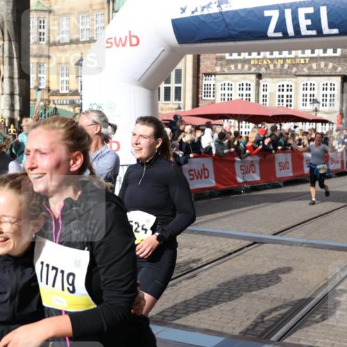 05.10.2025 - 20. swb-Marathon Bremen Yannick Fuchs http://msf.ph/oto/9227469 05.10.2025 11:01:18 Ziel 9182, 9443, 9613, 9880, 10477, 10544, 10630, 10914, 11053, 11337, 11338, 11524, 11597, 11719 meine-sportfotos.de