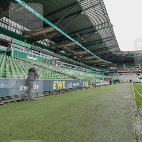05.10.2025 - 20. swb-Marathon Bremen Michael Burmester http://msf.ph/oto/9227471 05.10.2025 11:54:29 Laufen im Stadion  meine-sportfotos.de