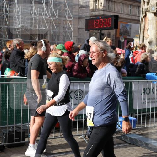 05.10.2025 - 20. swb-Marathon Bremen Yannick Fuchs http://msf.ph/oto/9227492 05.10.2025 11:01:20 Ziel 9182, 9443, 9613, 9880, 10477, 10544, 10762, 10914, 11337, 11338, 11524, 11597, 11680, 11719 meine-sportfotos.de