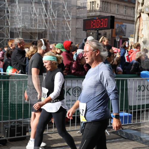 05.10.2025 - 20. swb-Marathon Bremen Yannick Fuchs http://msf.ph/oto/9227495 05.10.2025 11:01:20 Ziel 9182, 9443, 9613, 9880, 10477, 10544, 10762, 10914, 11337, 11338, 11524, 11597, 11680, 11719 meine-sportfotos.de