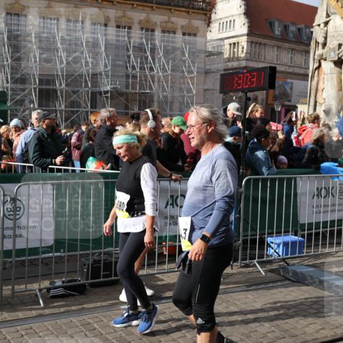 05.10.2025 - 20. swb-Marathon Bremen Yannick Fuchs http://msf.ph/oto/9227501 05.10.2025 11:01:20 Ziel 9182, 9443, 9613, 9880, 10477, 10544, 10762, 10914, 11337, 11338, 11524, 11597, 11680, 11719 meine-sportfotos.de